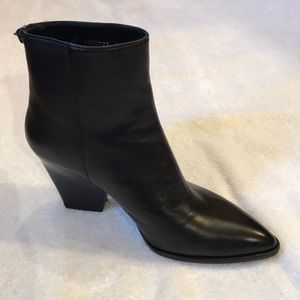 Stuart Weitzman Booties EUC Size 8